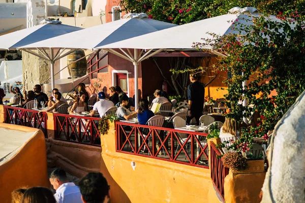 Октября 2021 Года Санторини Греция Толпы Туристов Посещающих Знаменитый Городок — стоковое фото