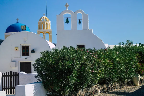 Santorini Oia Grecia Octubre 2021 Iglesia Ortodoxa Tradicional Situada Ciudad —  Fotos de Stock