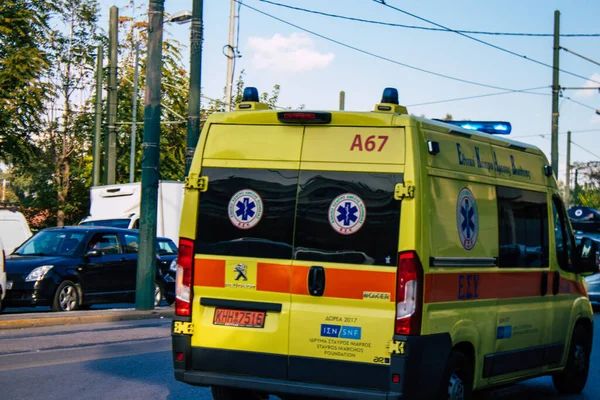 Atene Grecia Novembre 2021 Ambulanza Greca Guida Strade Atene Durante — Foto Stock