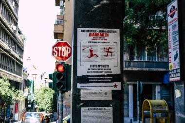 Atina, Yunanistan - 3 Kasım 2021 'de, Atina' nın isyancı bölgesi olarak kabul edilen Exarchia ilçesindeki Antifa posteri, anarşist protesto ve dayanışmayla ünlüdür.