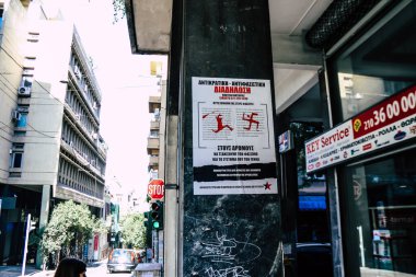 Atina, Yunanistan - 3 Kasım 2021 'de, Atina' nın isyancı bölgesi olarak kabul edilen Exarchia ilçesindeki Antifa posteri, anarşist protesto ve dayanışmayla ünlüdür.