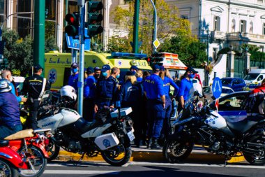 Atina, Yunanistan - Yunanistan - 03 Kasım 2021 Yunanistan 'ı vuran koronavirüs salgını sırasında sağlık çalışanlarının Atina sokaklarında Yunan hükümetine karşı bir gösteri düzenlemesi