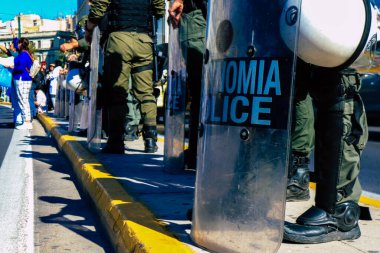 Atina, Yunanistan - Yunanistan - 03 Kasım 2021 Yunanistan 'ı vuran koronavirüs salgını sırasında sağlık çalışanlarının Atina sokaklarında Yunan hükümetine karşı bir gösteri düzenlemesi