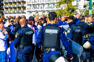 Atina, Yunanistan - Yunanistan - 03 Kasım 2021 Yunanistan 'ı vuran koronavirüs salgını sırasında sağlık çalışanlarının Atina sokaklarında Yunan hükümetine karşı bir gösteri düzenlemesi