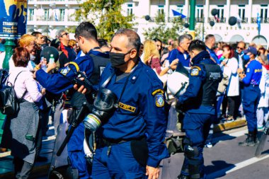 Atina, Yunanistan - Yunanistan - 03 Kasım 2021 Yunanistan 'ı vuran koronavirüs salgını sırasında sağlık çalışanlarının Atina sokaklarında Yunan hükümetine karşı bir gösteri düzenlemesi