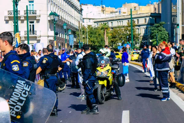 Atina, Yunanistan - Yunanistan - 03 Kasım 2021 Yunanistan 'ı vuran koronavirüs salgını sırasında sağlık çalışanlarının Atina sokaklarında Yunan hükümetine karşı bir gösteri düzenlemesi