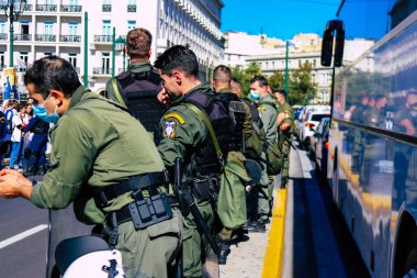 Atina, Yunanistan - Yunanistan - 03 Kasım 2021 Yunanistan 'ı vuran koronavirüs salgını sırasında sağlık çalışanlarının Atina sokaklarında Yunan hükümetine karşı bir gösteri düzenlemesi
