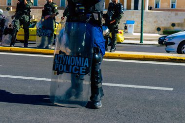 Atina, Yunanistan - Yunanistan - 03 Kasım 2021 Yunanistan 'ı vuran koronavirüs salgını sırasında sağlık çalışanlarının Atina sokaklarında Yunan hükümetine karşı bir gösteri düzenlemesi