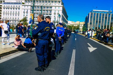 Atina, Yunanistan - Yunanistan - 03 Kasım 2021 Yunanistan 'ı vuran koronavirüs salgını sırasında sağlık çalışanlarının Atina sokaklarında Yunan hükümetine karşı bir gösteri düzenlemesi