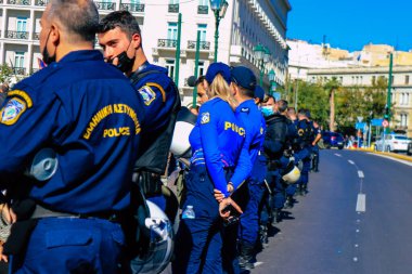 Atina, Yunanistan - Yunanistan - 03 Kasım 2021 Yunanistan 'ı vuran koronavirüs salgını sırasında sağlık çalışanlarının Atina sokaklarında Yunan hükümetine karşı bir gösteri düzenlemesi