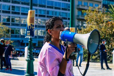 Atina, Yunanistan - Yunanistan 'ı vuran koronavirüs salgını sırasında Atina sokaklarında hemşireler ve sağlık personeli tarafından Yunan hükümetine karşı düzenlenen protestolar