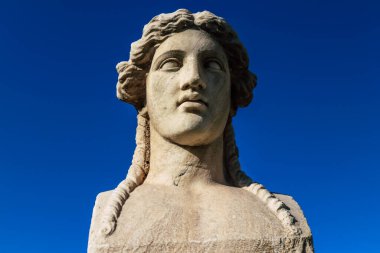 Atina, Yunanistan - 05 Kasım 2021 Panathenaic Stadyumu, Atina 'daki sporların dünya sembolü, ilk Modern Olimpiyat Oyunları Stadyumu ve dünyadaki eşsiz mermer stadyum