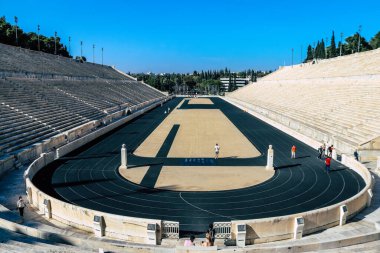 Atina, Yunanistan - 05 Kasım 2021 Panathenaic Stadyumu, Atina 'daki sporların dünya sembolü, ilk Modern Olimpiyat Oyunları Stadyumu ve dünyadaki eşsiz mermer stadyum