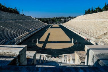 Atina, Yunanistan - 05 Kasım 2021 Panathenaic Stadyumu, Atina 'daki sporların dünya sembolü, ilk Modern Olimpiyat Oyunları Stadyumu ve dünyadaki eşsiz mermer stadyum