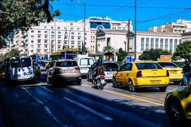 Atina, Yunanistan - Yunanistan 'da koronavirüs salgını sırasında Atina şehir merkezinde 03 Kasım 2021' de trafik sıkışıklığı