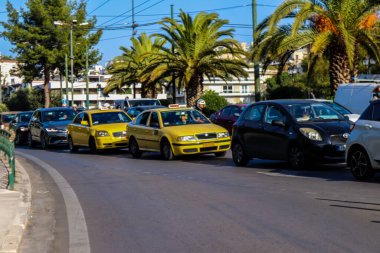 Atina, Yunanistan - Yunanistan 'ı vuran koronavirüs salgını sırasında Atina şehir merkezinde trafik sıkışıklığı
