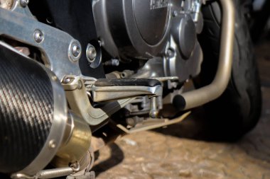 Atina, Yunanistan - 06 Kasım 2021 Atina sokaklarına park edilen motosiklet, sembolik bir şehir ve Yunanistan 'ın başkenti