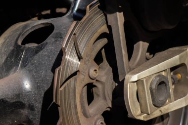Atina, Yunanistan - 06 Kasım 2021 Atina sokaklarına park edilen motosiklet, sembolik bir şehir ve Yunanistan 'ın başkenti