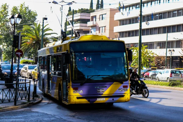 Atenas Grecia Noviembre 2021 Autobús Conduciendo Por Las Calles Atenas —  Fotos de Stock