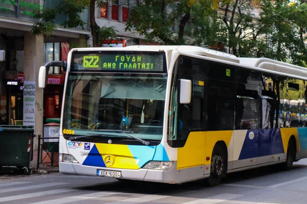 Atenas Grecia Noviembre 2021 Autobús Conduciendo Por Las Calles Atenas — Foto de Stock