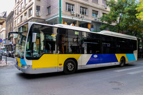 Atenas Grecia Noviembre 2021 Autobús Conduciendo Por Las Calles Atenas — Foto de Stock