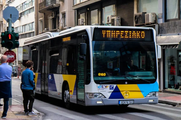 Atenas Grecia Noviembre 2021 Autobús Conduciendo Por Las Calles Atenas —  Fotos de Stock