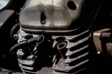 Atina, Yunanistan - 06 Kasım 2021 Atina sokaklarına park edilen motosiklet, sembolik bir şehir ve Yunanistan 'ın başkenti