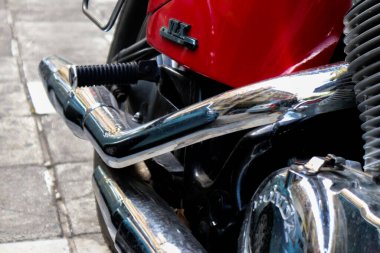 Atina, Yunanistan - 06 Kasım 2021 Atina sokaklarına park edilen motosiklet, sembolik bir şehir ve Yunanistan 'ın başkenti