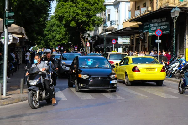 ギリシャ アテネ 2021年11月8日ギリシャを襲ったコロナウイルスの流行の間 アテネのダウンタウンでの交通渋滞 — ストック写真