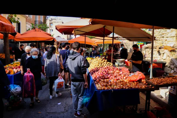 希腊雅典 2021年11月6日 典型的雅典市场在卡里奥米奥街的Exarchia地区 生气勃勃 充满了香气和生机 新鲜农产品 鱼的市场 — 图库照片