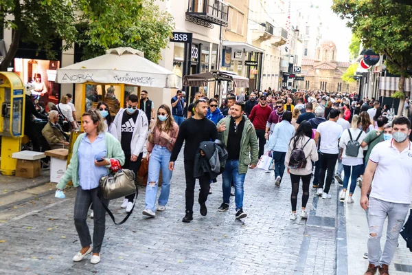 Atény Řecko Listopadu 2021 Dav Lidí Chodí Nakupují Ermou Ulici — Stock fotografie