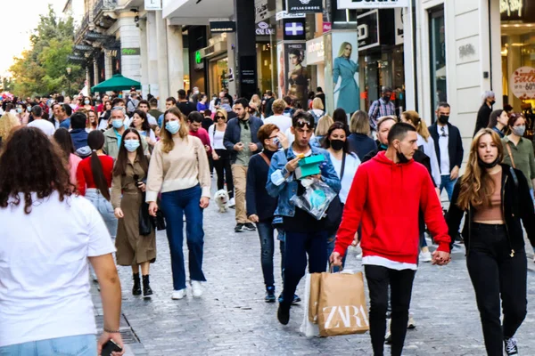 Atenas Grecia Noviembre 2021 Multitud Personas Caminando Comprando Calle Ermou — Foto de Stock