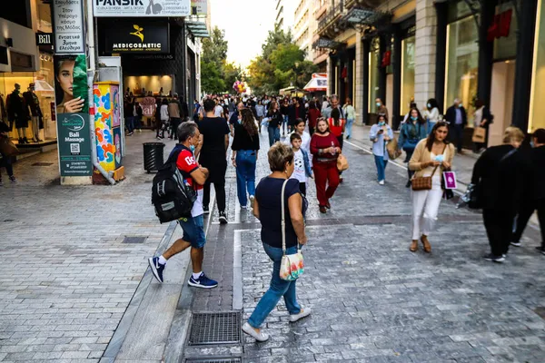 Atenas Grecia Noviembre 2021 Multitud Personas Caminando Comprando Calle Ermou — Foto de Stock