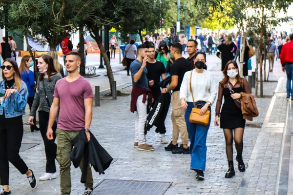 Atenas Grecia Noviembre 2021 Multitud Personas Caminando Comprando Calle Ermou — Foto de Stock