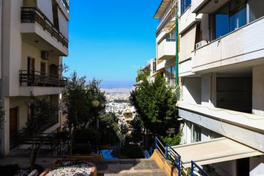 Atina, Yunanistan - Exarchia ilçesinde bulunan 08 Kasım 2021 Bina, Atina 'nın asi bölgesi, sembolik bir şehir ve Yunanistan' ın başkenti olarak kabul ediliyor