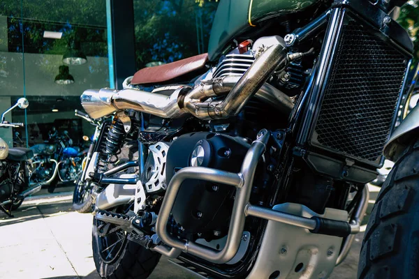 Atenas Grecia Noviembre 2021 Triumph Motocicletas Estacionadas Frente Concesionario Mayor —  Fotos de Stock