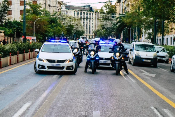 2021年11月11日希腊雅典警方组织学生在雅典街头示威 反对希腊政府在希腊爆发的 验尸狂潮 中的政治行为 — 图库照片