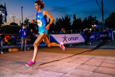 38. Otantik Atina 'daki 10 kilometrelik yol yarışlarının koşucuları, Coronavirus salgınının Yunanistan' ı vurması sonrasında geçen yıl yarışma iptal edildi.