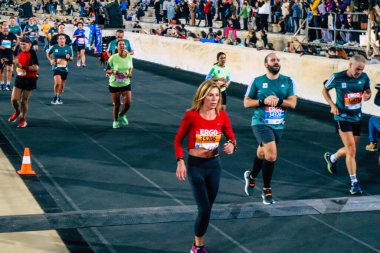 38. Otantik Atina 'daki 10 kilometrelik yol yarışlarının koşucuları, Coronavirus salgınının Yunanistan' ı vurması sonrasında geçen yıl yarışma iptal edildi.