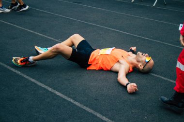 Atina, Yunanistan - 38. Otantik Atina Maratonu 'nun bitiminde 14 Kasım 2021 Koşu, geçen yıl Yunanistan' ı vuran koronavirüs salgını sonrasında yarışma iptal edildi
