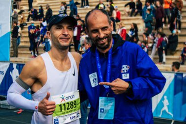 Atina, Yunanistan - 38. Otantik Atina Maratonu 'nun bitiminde 14 Kasım 2021 Koşu, geçen yıl Yunanistan' ı vuran koronavirüs salgını sonrasında yarışma iptal edildi