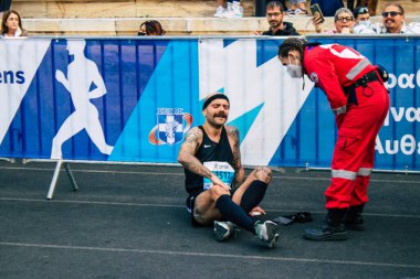 Atina, Yunanistan - 38. Otantik Atina Maratonu 'nun bitiminde 14 Kasım 2021 Koşu, geçen yıl Yunanistan' ı vuran koronavirüs salgını sonrasında yarışma iptal edildi
