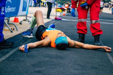 Atina, Yunanistan - 38. Otantik Atina Maratonu 'nun bitiminde 14 Kasım 2021 Koşu, geçen yıl Yunanistan' ı vuran koronavirüs salgını sonrasında yarışma iptal edildi