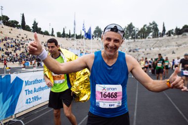 Atina, Yunanistan - 38. Otantik Atina Maratonu 'nun bitiminde 14 Kasım 2021 Koşu, geçen yıl Yunanistan' ı vuran koronavirüs salgını sonrasında yarışma iptal edildi