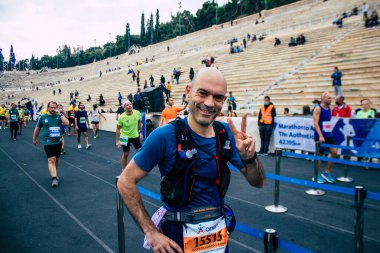 Atina, Yunanistan - 38. Otantik Atina Maratonu 'nun bitiminde 14 Kasım 2021 Koşu, geçen yıl Yunanistan' ı vuran koronavirüs salgını sonrasında yarışma iptal edildi