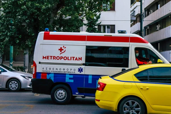 Atenas Grecia Noviembre 2021 Una Ambulancia Griega Recorre Las Calles —  Fotos de Stock