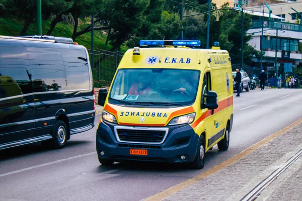 Aten Grekland November 2021 Grekisk Ambulans Som Kör Genom Atens — Stockfoto