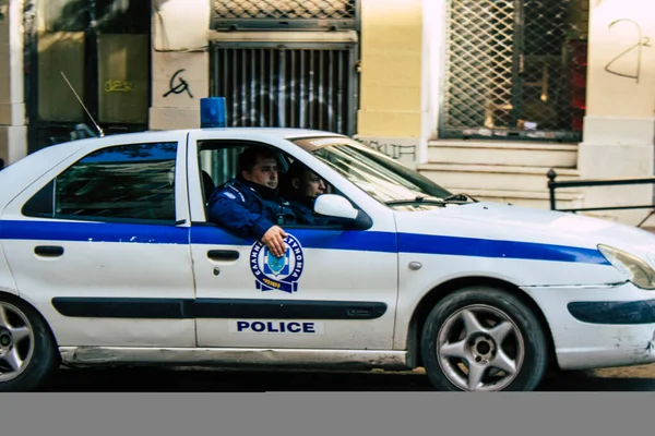 ギリシャのアテネ 2021年11月20日ギリシャを襲ったコロナウイルスの流行の間 アテネ市内中心部のパトロール中のギリシャの警察 — ストック写真