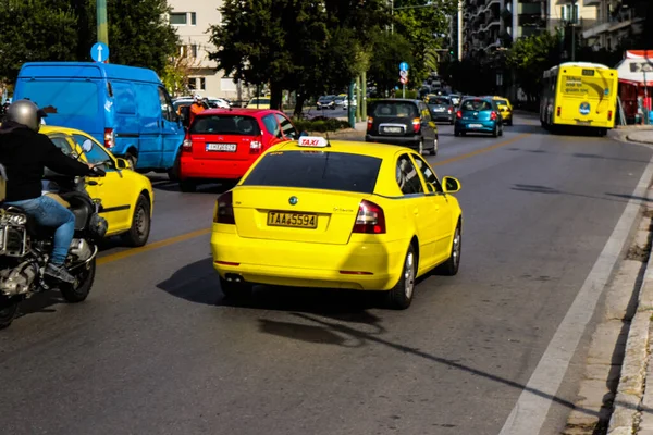Athene Griekenland November 2021 Taxi Rijdt Straten Van Athene Tijdens — Stockfoto