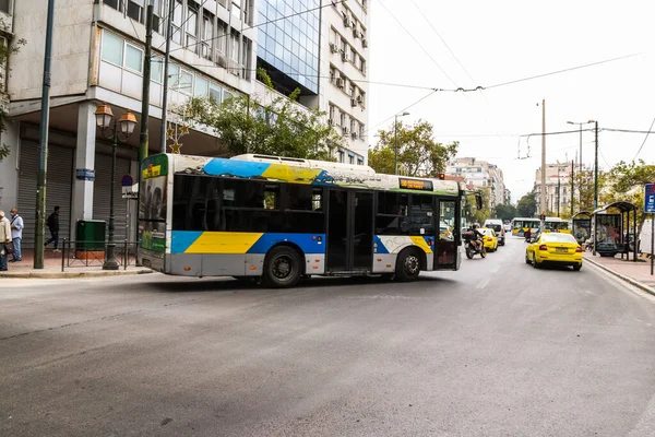 Atenas Grecia Noviembre 2021 Autobús Conduciendo Por Las Calles Atenas —  Fotos de Stock